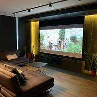 Установка проектора и экрана для домашнего кинотеатра