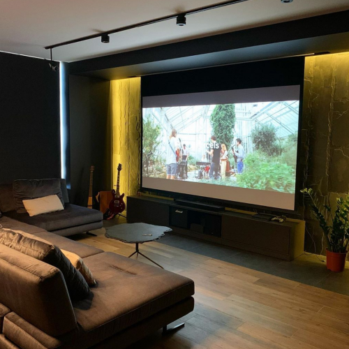 Установка проектора и экрана для домашнего кинотеатра
